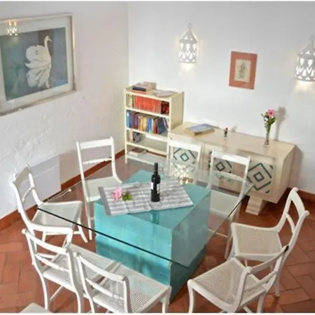 بيت للعطل Townhouse With Terrace Within A Complex, ألفور